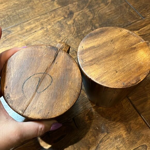 Hand Done Treasure-Craft of Hawaii Set of Two Mugs! - Picture 4 of 5